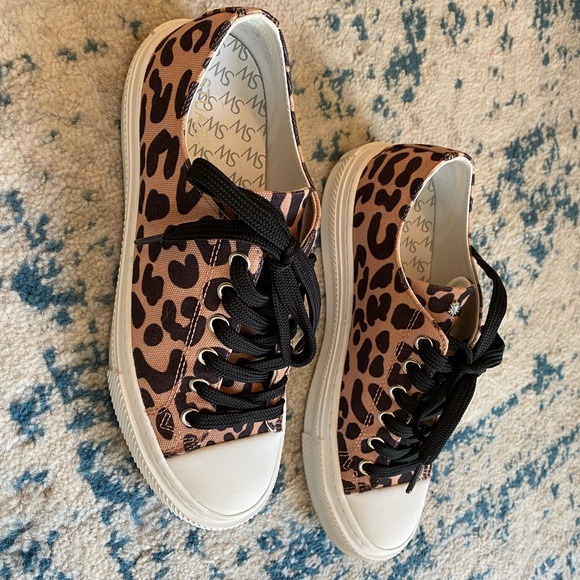 Stuart Weitzman Ollie Cheetah Canvas Low Top Sneaker - Picture 5 of 8